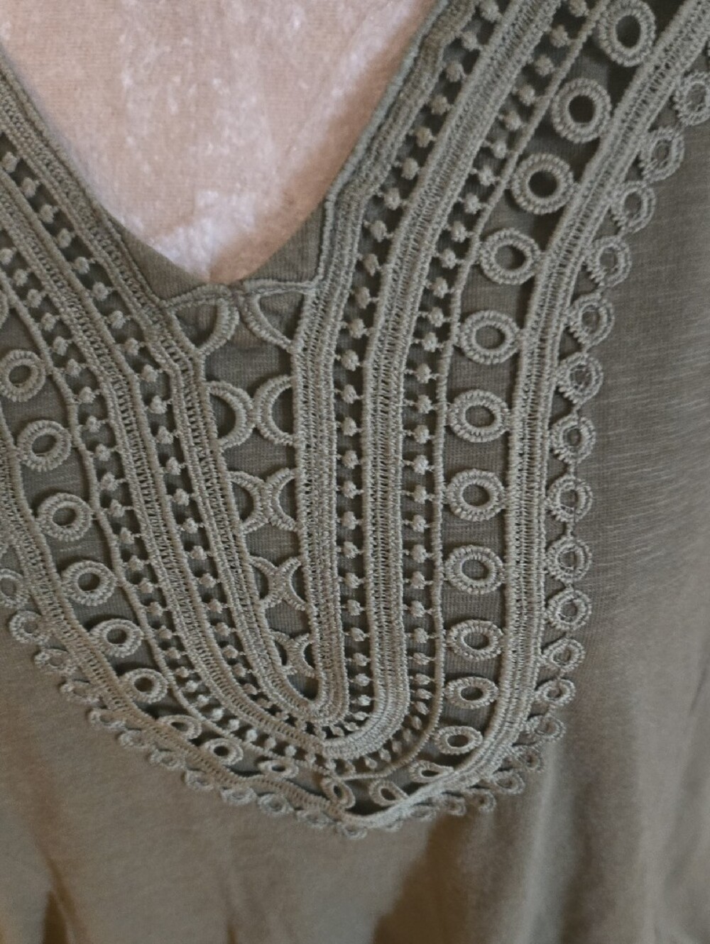 Catherines Olive Green V-Neck Embroidered Tunic Size 0x - Picture 3 of 3